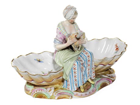 Meissener Porzellanfigur einer Magd mit Gewürzdoppelschale